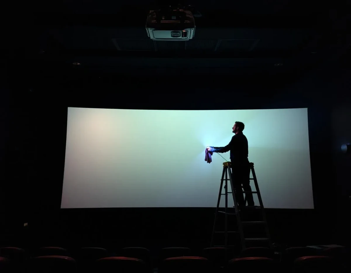 Maîtriser l'Art du Nettoyage d'Écrans de Cinéma : Stratégies et Étapes Fondamentales